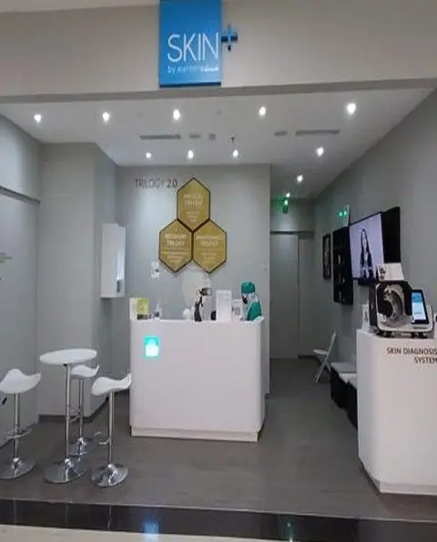 Area resepsionis dan konsultasi Skin+ Cibubur Junction